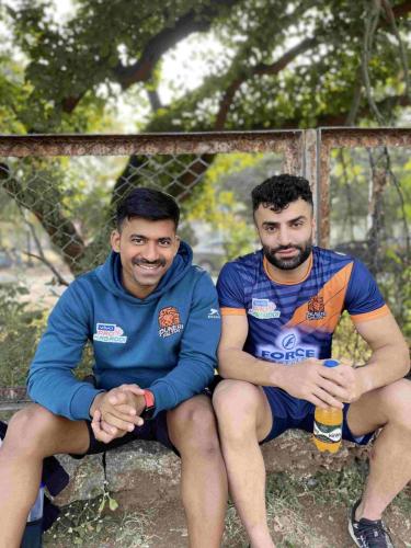 Puneri Paltan Sports Masseur Madhusudan Gowda with All roundr Moein Nabibakhsh