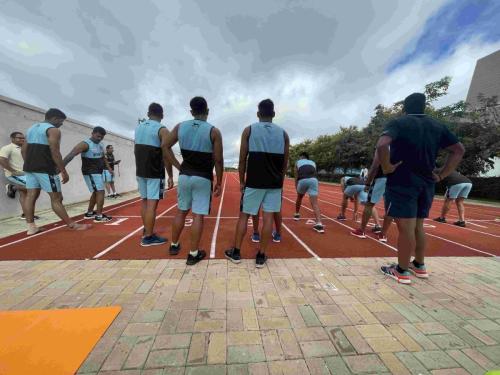 Madhusudan Gowda conducting fitness drills for the Puneri Paltan team.