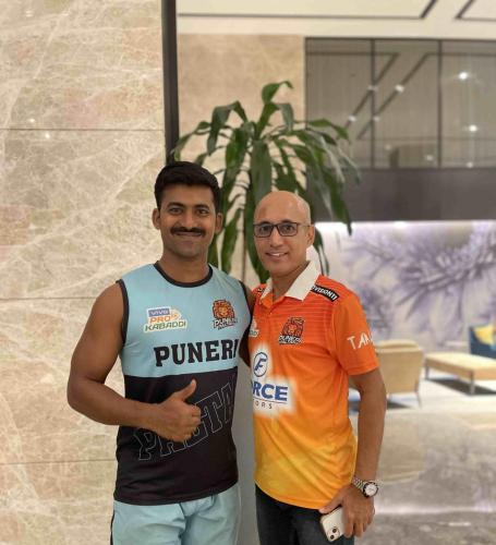 Madhusudhan Gowda with Puneri Paltan CEO Kailash Kandpal