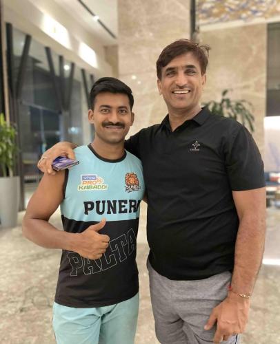 Madhusudhan Gowda with Puneri Paltan Asst Coach Suresh Kumar